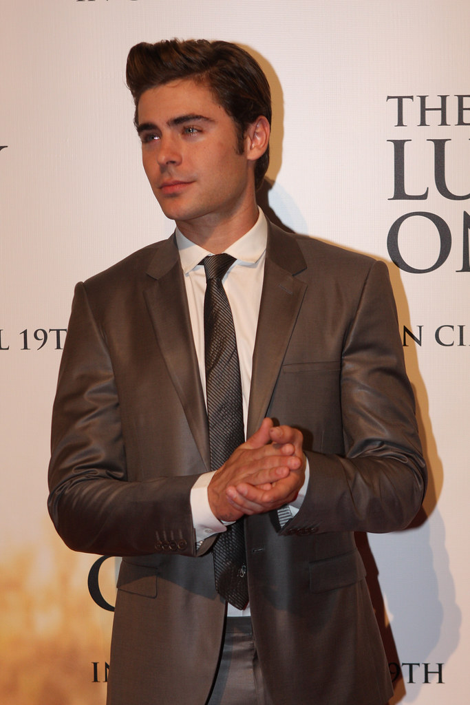 Zac efron chirurgie esthétique 
